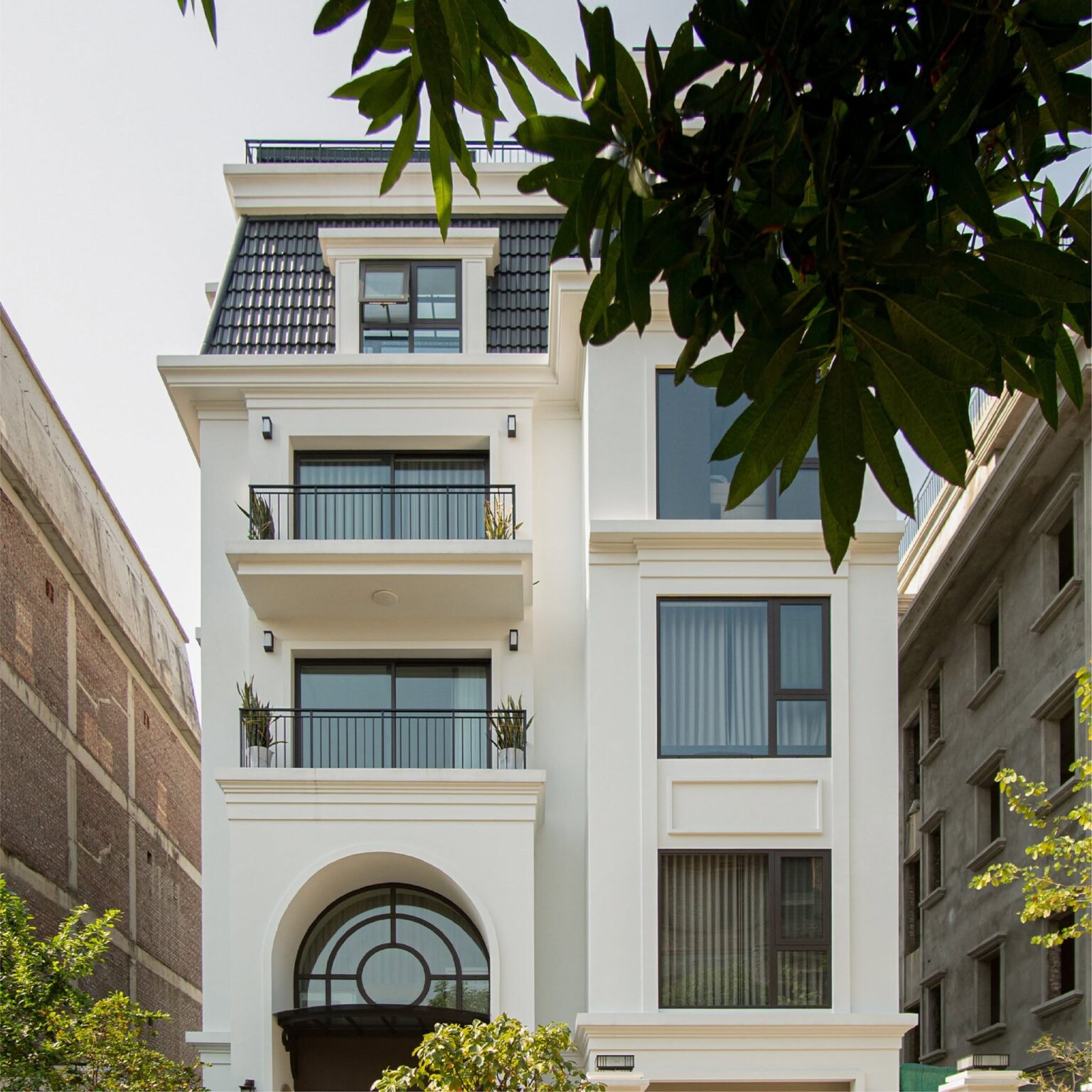 Nhà ở ba thế hệ phong cách Contemporary